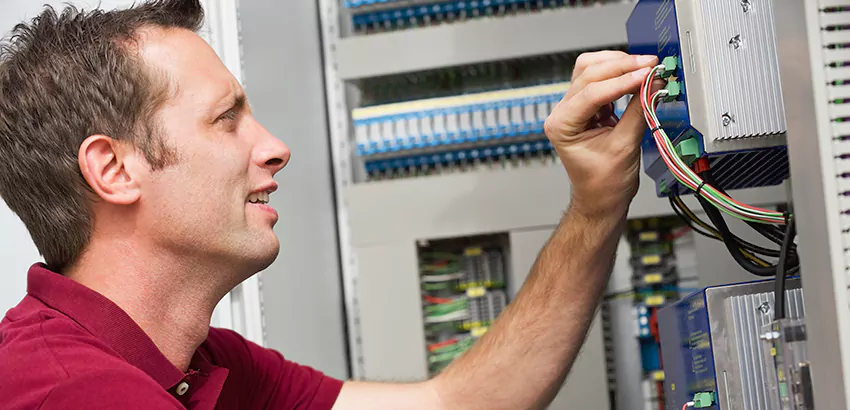 Offshore and Petroleum Facility Electrician in Waukee